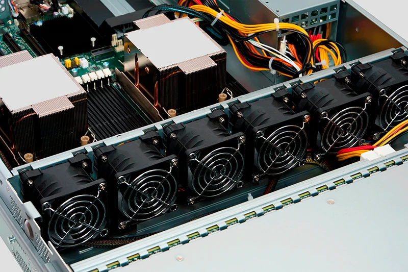 В серверах линейки «Спутник» шесть вентиляторов В серверах линейки «Спутник» шесть вентиляторов