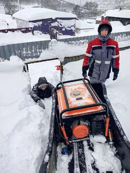 Фото подрядной организации, которая пробивалась через снежные заносы для обслуживания базовых станций Фото подрядной организации, которая пробивалась через снежные заносы для обслуживания базовых станций