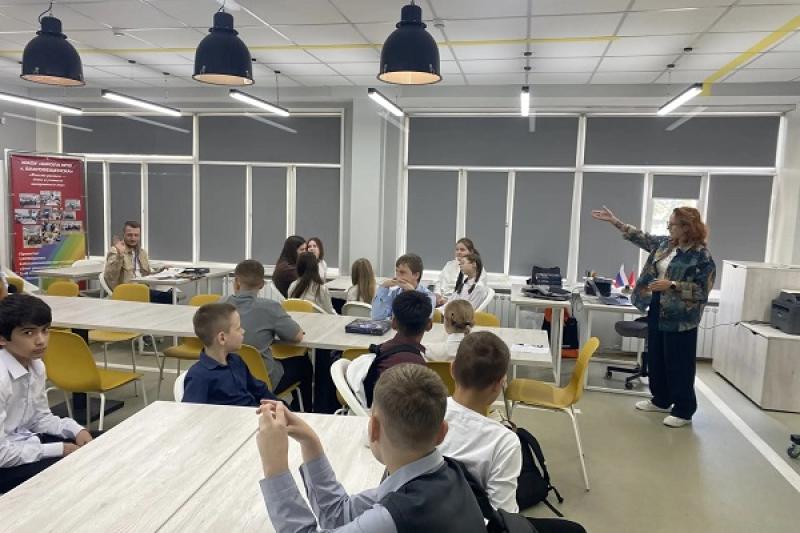 Школьники Благовещенска поучаствовали во всероссийском уроке по кибербезопасности от «Ростелекома»