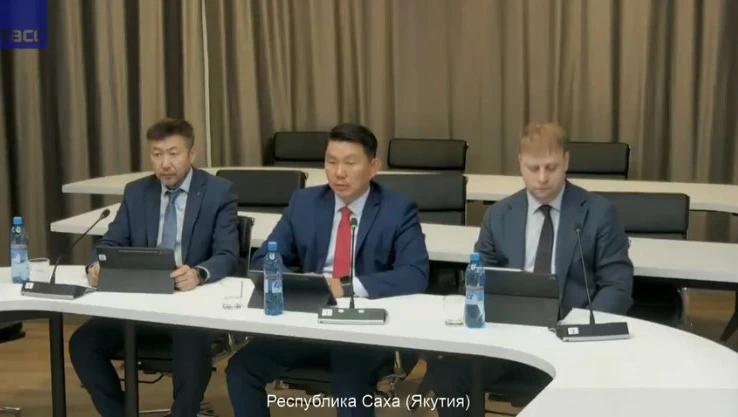 Министр цифрового развития Якутии Петр Николаев (в центре)